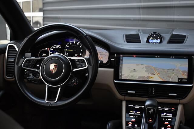 Porsche CAYENNE 3.0 E-Hybrid 462pk | Panoramadak | Trekhaak | 360 Camera | Sport Chrono | Bose | Stuurverwarming | Luchtvering | Orig. NL |