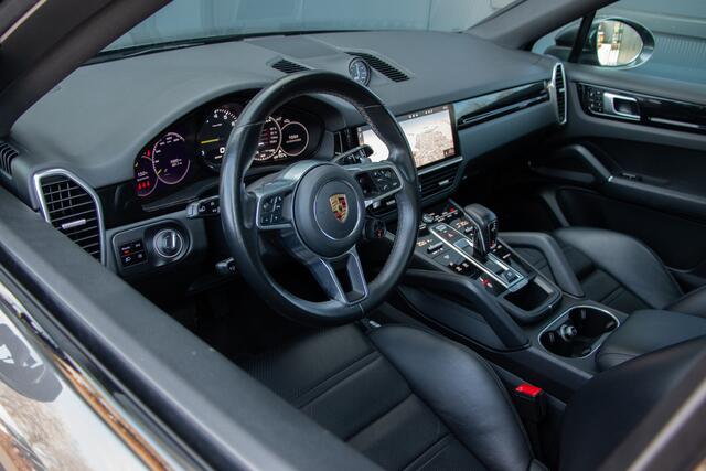 Porsche CAYENNE Coupé 3.0 462PK E-Hybrid | Sportdesign | ACC | 360 Cam | Bose | Sportuitlaat | 18 Voudig | Luchtvering PASM | Keyless | Side Assist | Apple & Android Carplay | Memory | Pano | PDLS Matrix | Stuurverwarming | BTW | Dealer O.H | NL Auto