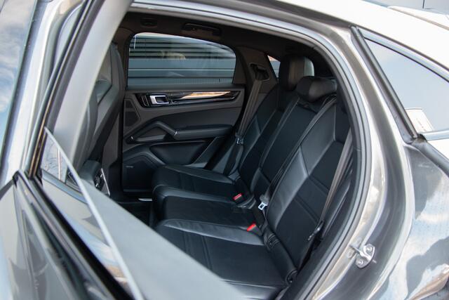 Porsche CAYENNE Coupé 3.0 462PK E-Hybrid | Sportdesign | ACC | 360 Cam | Bose | Sportuitlaat | 18 Voudig | Luchtvering PASM | Keyless | Side Assist | Apple & Android Carplay | Memory | Pano | PDLS Matrix | Stuurverwarming | BTW | Dealer O.H | NL Auto