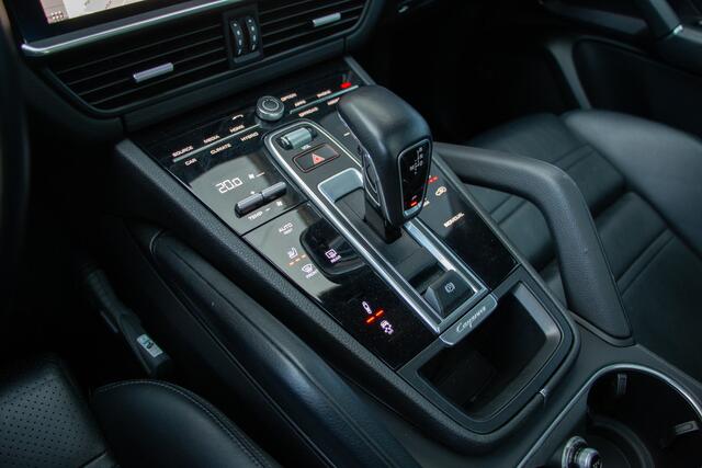 Porsche CAYENNE Coupé 3.0 462PK E-Hybrid | Sportdesign | ACC | 360 Cam | Bose | Sportuitlaat | 18 Voudig | Luchtvering PASM | Keyless | Side Assist | Apple & Android Carplay | Memory | Pano | PDLS Matrix | Stuurverwarming | BTW | Dealer O.H | NL Auto