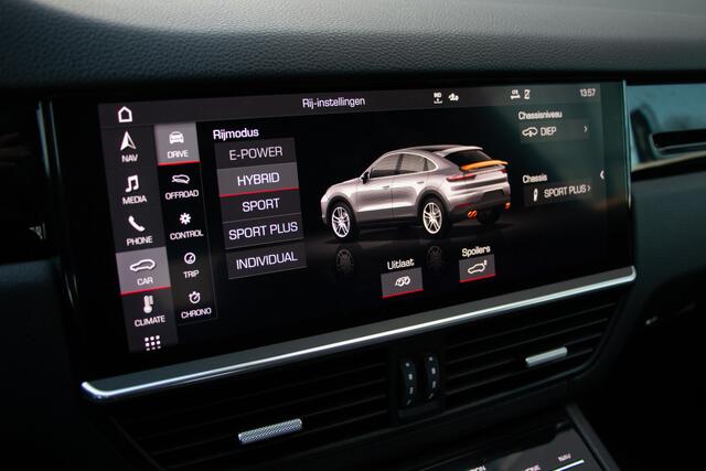 Porsche CAYENNE Coupé 3.0 462PK E-Hybrid | Sportdesign | ACC | 360 Cam | Bose | Sportuitlaat | 18 Voudig | Luchtvering PASM | Keyless | Side Assist | Apple & Android Carplay | Memory | Pano | PDLS Matrix | Stuurverwarming | BTW | Dealer O.H | NL Auto