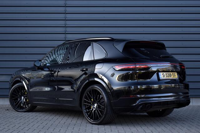 Porsche CAYENNE 3.0 E-Hybrid 462pk | Panoramadak | 22'' Velgen | Matrix PDLS+ | Massage Stoelen | Trekhaak wegklapbaar | Bose |