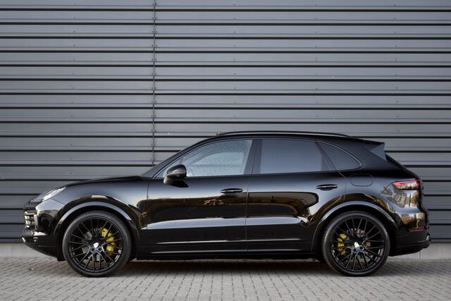Porsche CAYENNE 3.0 E-Hybrid 462pk | Panoramadak | 22'' Velgen | Matrix PDLS+ | Massage Stoelen | Trekhaak wegklapbaar | Bose |