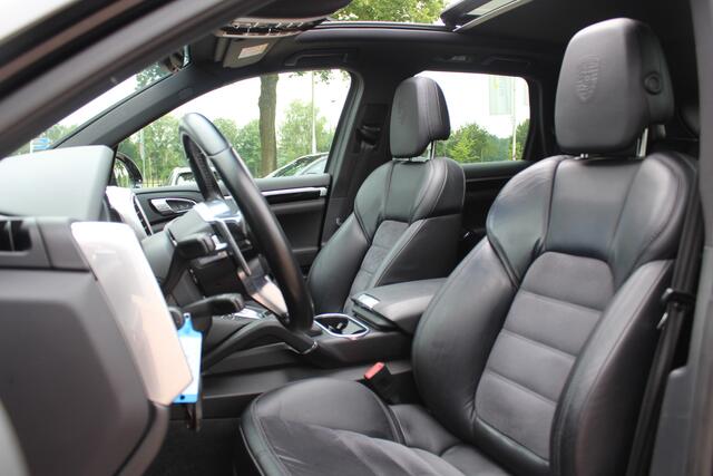 Porsche CAYENNE 3.0 D Platinum Edition / Trekhaak / Panoramadak / Camera / 20'' / Bose / Leder / Cruise Control