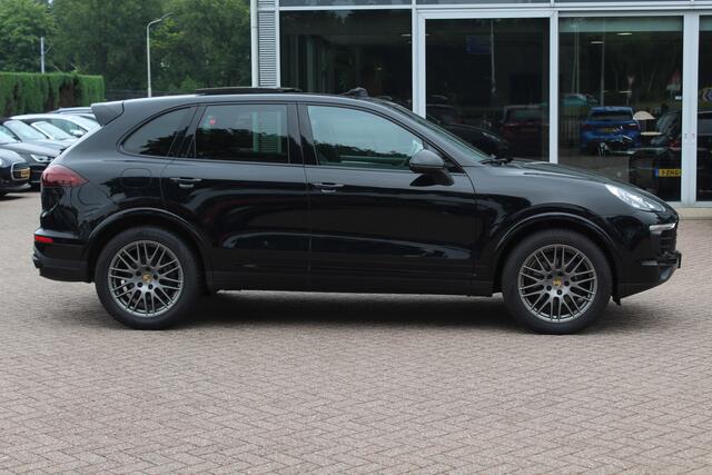 Porsche CAYENNE 3.0 D Platinum Edition / Trekhaak / Panoramadak / Camera / 20'' / Bose / Leder / Cruise Control