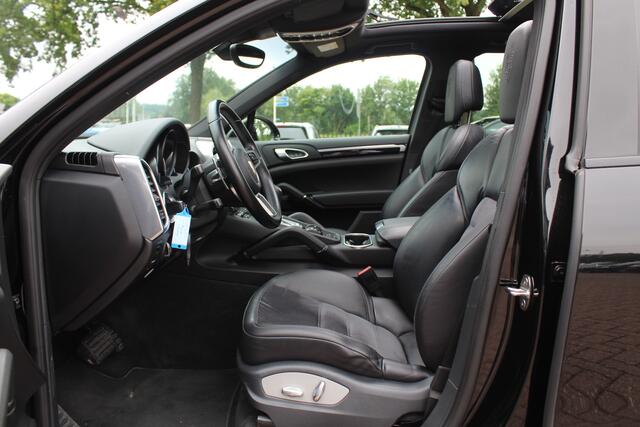 Porsche CAYENNE 3.0 D Platinum Edition / Trekhaak / Panoramadak / Camera / 20'' / Bose / Leder / Cruise Control
