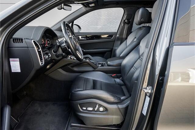 Porsche CAYENNE 3.0 E-Hybrid 462PK Sport Design Sport Chrono Pano Trekhaak 22"