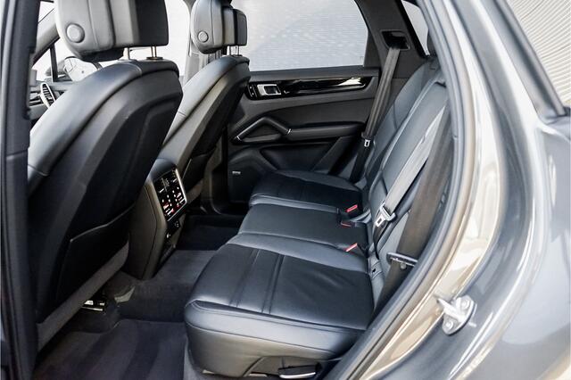 Porsche CAYENNE 3.0 E-Hybrid 462PK Sport Design Sport Chrono Pano Trekhaak 22"