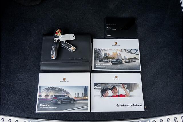 Porsche CAYENNE 3.0 E-Hybrid 462PK Sport Design Sport Chrono Pano Trekhaak 22"
