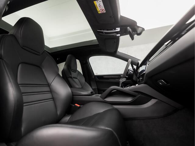 Porsche CAYENNE Coupé 3.0 E-Hybrid SportDesign 463Pk Automaat (SPORTCHRONO PAKKET, PANORAMADAK, ALCANTARA STUUR EN HEMEL, APPLE CARPLAY, LUCHTVERING, KUIPSTOELEN, SFEERVERLICHTING, 360 CAMERA, HEAD-UP DISPLAY, NIEUWSTAAT)