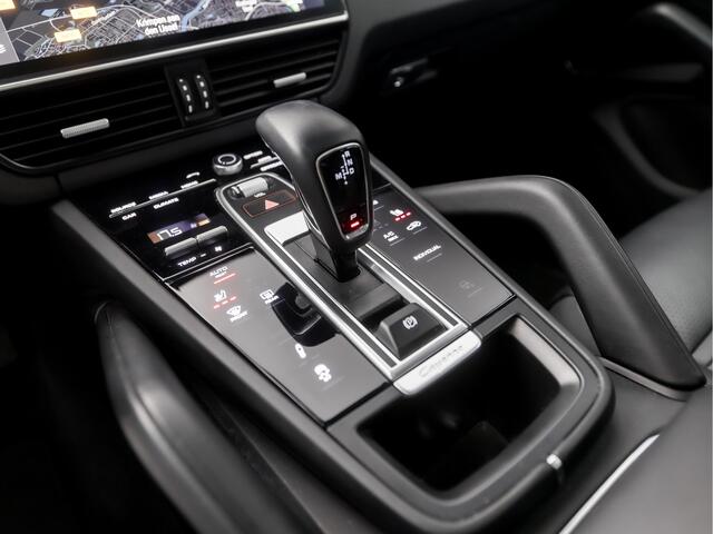 Porsche CAYENNE Coupé 3.0 E-Hybrid SportDesign 463Pk Automaat (SPORTCHRONO PAKKET, PANORAMADAK, ALCANTARA STUUR EN HEMEL, APPLE CARPLAY, LUCHTVERING, KUIPSTOELEN, SFEERVERLICHTING, 360 CAMERA, HEAD-UP DISPLAY, NIEUWSTAAT)