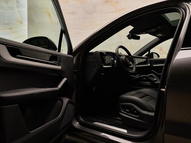 Porsche CAYENNE Coupé 3.0 E-Hybrid, SportDesign, Bose, pano, luchtv., matrix-LED, memory, sportchrono, 22", tr.haak, camera, keyless, privacy