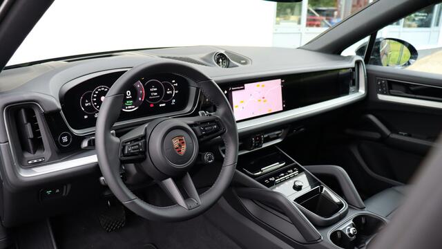 Porsche CAYENNE Coupé 3.0 E-Hybrid SportDesign | Head-up | Sportuitlaat | HD Matrix | Soft-Close | Bijrijdersdisplay | Panoramadak | Trekhaak | BOSE Sound