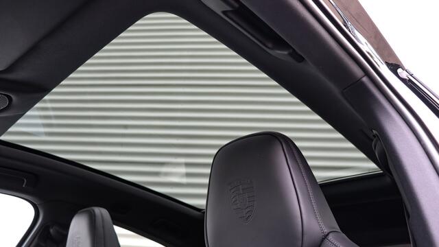Porsche CAYENNE Coupé 3.0 E-Hybrid SportDesign | Head-up | Sportuitlaat | HD Matrix | Soft-Close | Bijrijdersdisplay | Panoramadak | Trekhaak | BOSE Sound