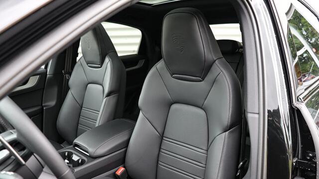 Porsche CAYENNE Coupé 3.0 E-Hybrid SportDesign | Head-up | Sportuitlaat | HD Matrix | Soft-Close | Bijrijdersdisplay | Panoramadak | Trekhaak | BOSE Sound