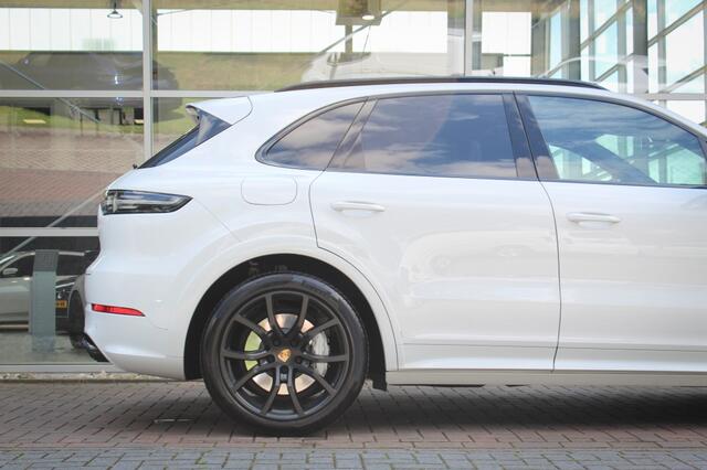 Porsche CAYENNE 3.0 E-Hybrid | Sport Chrono | Pano | HUD | Origineel NL Auto!