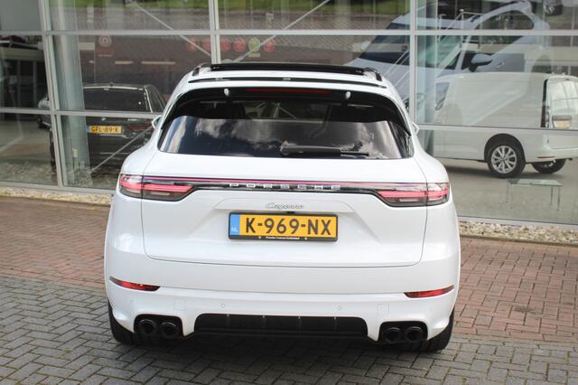 Porsche CAYENNE 3.0 E-Hybrid | Sport Chrono | Pano | HUD | Origineel NL Auto!