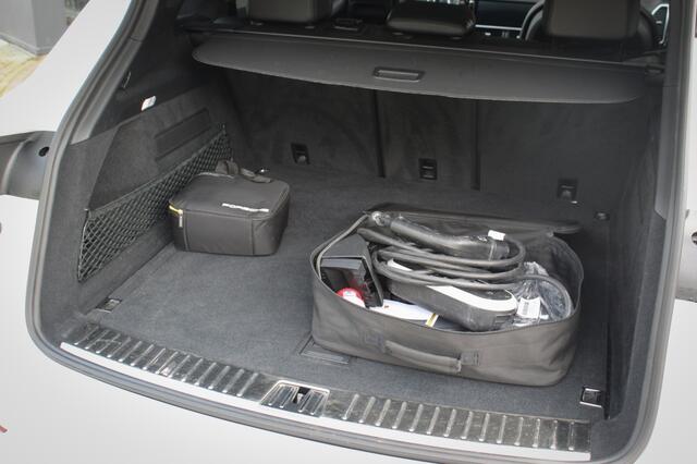 Porsche CAYENNE 3.0 E-Hybrid | Sport Chrono | Pano | HUD | Origineel NL Auto!