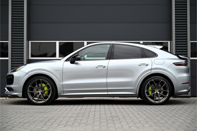 Porsche CAYENNE Coupé 3.0 E-Hybrid / LIGHTWEIGHT / SPORT DESIGN / PDLS LED / SPORT CHRONO / ALCANTARA / 360 CAMERA