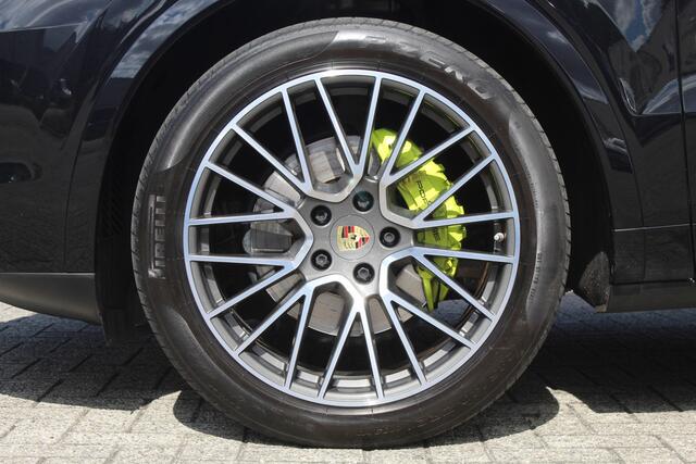 Porsche CAYENNE Coupé 3.0 E-Hybrid Orig.NL auto/Panoramadak/Sportchrono/Adaptive cruise control/Achteruitrijcamera/Parkeersensoren rondom/Elektrisch verstelbare stoelen met memory/Dodehoek detectie/Active suspension management/Stoelverwarming + koeling/21'' Lichtmetalen 