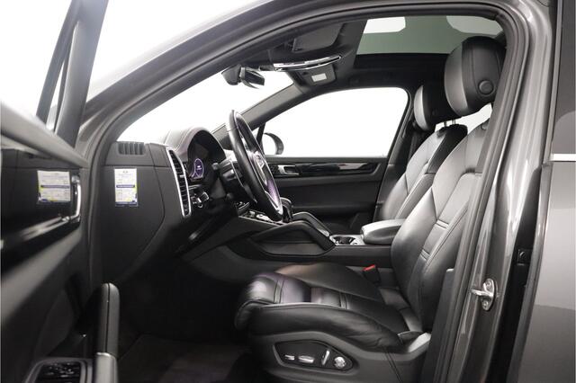 Porsche CAYENNE 3.0 E-Hybrid, Orig.NL / 100% | Softclose | Pano | BOSE | Trekhaak | Luchtvering - RIJKLAAR