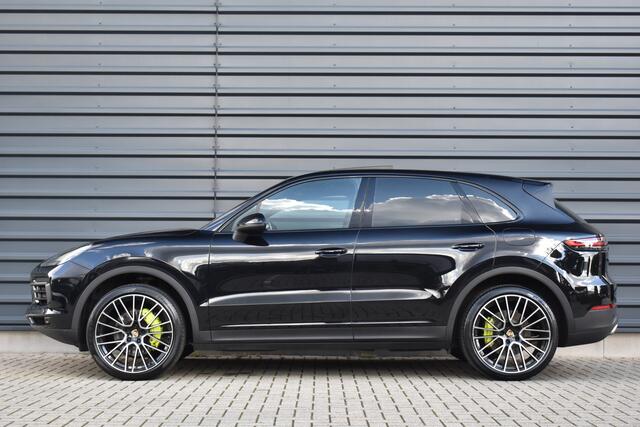 Porsche CAYENNE 3.0 E-Hybrid 462pk | Panoramadak | Sport Chrono | 22'' RS Spyder Design | PASM | Orig. NL |