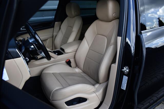Porsche CAYENNE 3.0 E-Hybrid 462pk | Panoramadak | Sport Chrono | 22'' RS Spyder Design | PASM | Orig. NL |