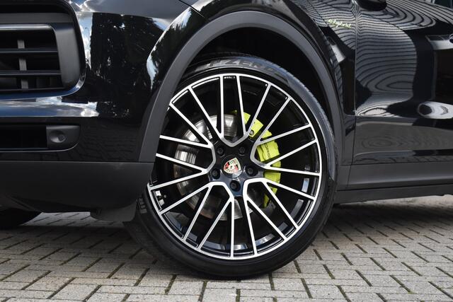Porsche CAYENNE 3.0 E-Hybrid 462pk | Panoramadak | Sport Chrono | 22'' RS Spyder Design | PASM | Orig. NL |