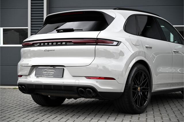 Porsche CAYENNE 3.0 E-Hybrid / SPORT DESIGN / PANO / PASSENGER DISPLAY / SPORTUITLAAT / HUD / 4WIELSTURING / SPORT CHRONO