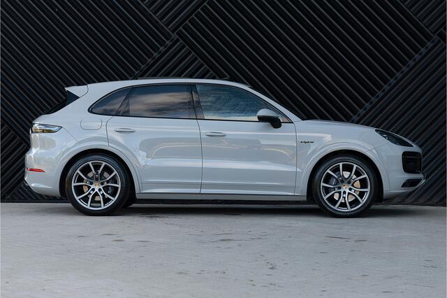 Porsche CAYENNE 3.0 E-Hybrid Sport Design VOL !!! ACC Pano GTS Stoel 360 Head Up Softcl. Sportchrono Matrix Memory