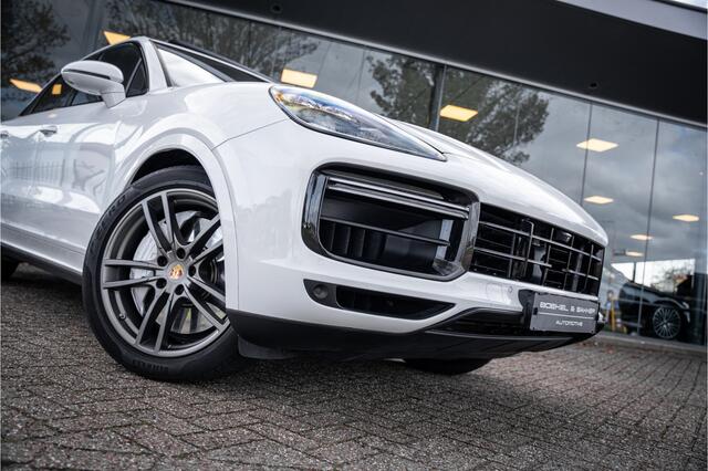 Porsche CAYENNE 4.0 Turbo ** PCCB** Burmester ** Approved ** Panodak ** Trekhaak ** 18-weg Sportstoelen 4WS ** Adapt. Cruise ** Softclose ** NP 237K ** NL auto!!
