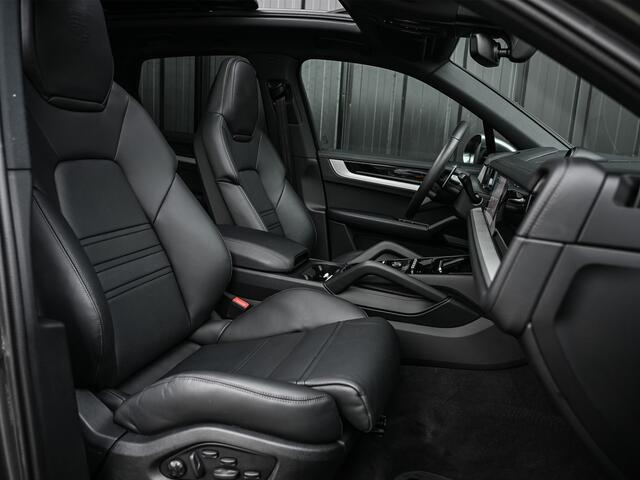 Porsche CAYENNE 3.0 E-HYBRID · Luchtvering · Trekhaak · Ambiance interieur · Soft close · Bose Sound · Keyless entree · 360 Camera · Adaptieve sportstoel 18-voudig · Sport Pakket · 22 Inch turbo design wheels