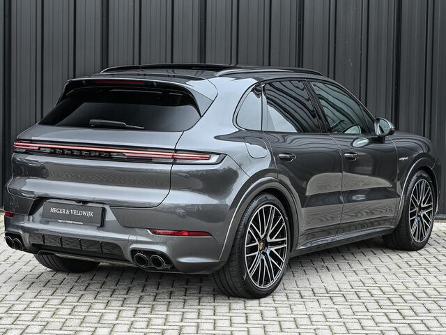 Porsche CAYENNE 3.0 E-HYBRID · Luchtvering · Trekhaak · Ambiance interieur · Soft close · Bose Sound · Keyless entree · 360 Camera · Adaptieve sportstoel 18-voudig · Sport Pakket · 22 Inch turbo design wheels