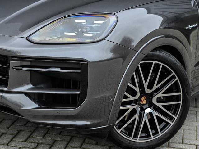 Porsche CAYENNE 3.0 E-HYBRID · Luchtvering · Trekhaak · Ambiance interieur · Soft close · Bose Sound · Keyless entree · 360 Camera · Adaptieve sportstoel 18-voudig · Sport Pakket · 22 Inch turbo design wheels