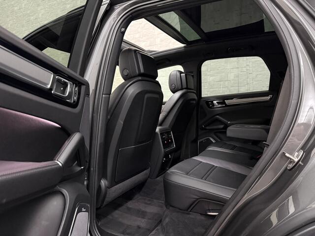 Porsche CAYENNE 3.0 E-Hybrid | Sport-Design | 360 Camera | Burmester | Sport-Chrono | Head-Up | Panorama | Nachtzicht | Stoelventilatie | Keyless-Start | Sport-Uitlaat | 21 inch | Stoelverwarming V+A | Leder | Trekhaak | Luchtvering | Memory | Sfeerverlichting | Dodehoek