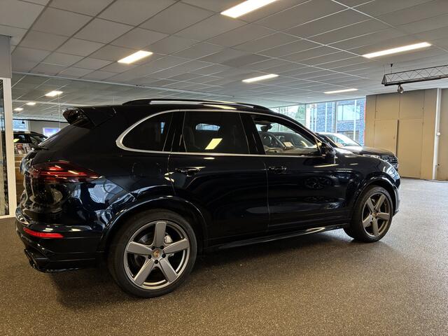 Porsche CAYENNE 4.2 D S Platinum Edition - FULL - Luchtvering / Stoelventilatie / Panoramadak / Standkachel / Sport Chrono / Keyless / Camera / Bose - Elek Trekhaak -