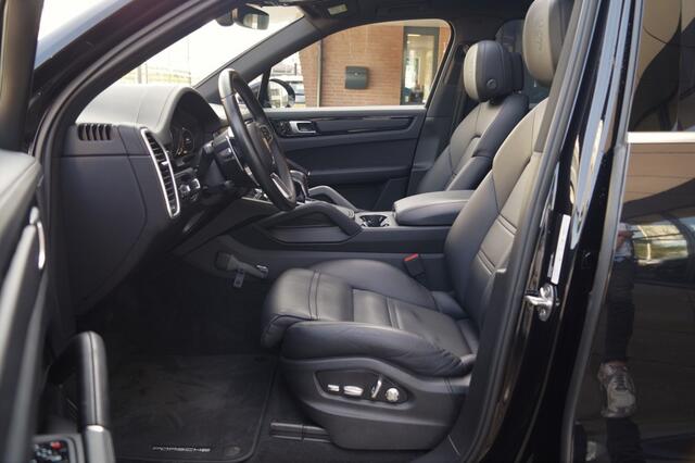 Porsche CAYENNE 3.0 E-Hybrid Automaat -PANO-LEER-CHRONO-LED-