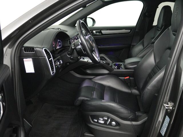 Porsche CAYENNE Coupé 3.0 E-Hybrid | Sport Chrono | Panoramadak | Sportstoelen | El. Trekhaak | NL Auto | Porsche Dealeronderhouden |