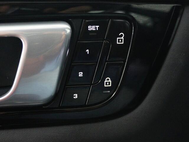 Porsche CAYENNE Coupé 3.0 E-Hybrid | Sport Chrono | Panoramadak | Sportstoelen | El. Trekhaak | NL Auto | Porsche Dealeronderhouden |