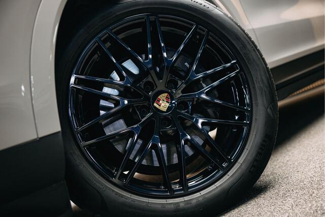 Porsche CAYENNE Coupé 3.0 E-Hybrid | Head-up | Bose | Sport Chrono | Stuurverwarming | Stoelverwarming en verkoeling | Trekhaak | Kreide |