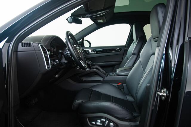 Porsche CAYENNE Coupé 3.0 E-Hybrid Trekhaak - Comfortstoelen - Stoelventilatie/verwarming - Adaptieve luchtvering - Achterasbesturing - Head up - Privacy glas - Adaptieve cruise control - BOSE - ParkAssistent -