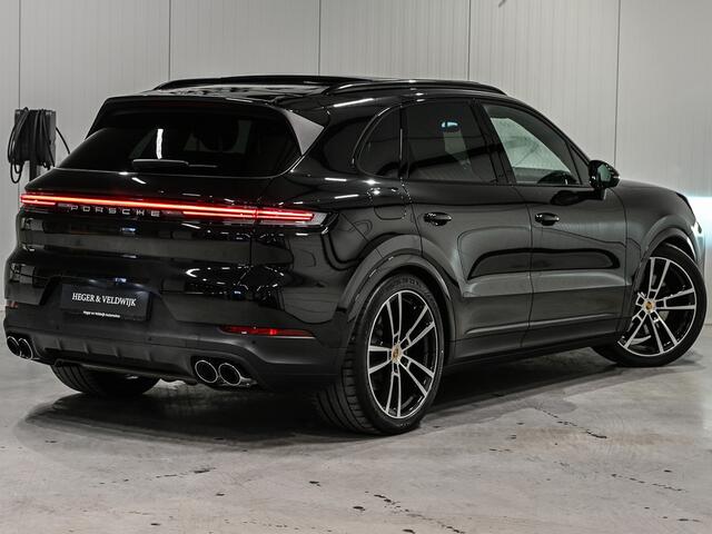 Porsche CAYENNE 3.0 E-Hybrid · Sport chrono · Panorama dak · Adaptive cruise · 360 Camera · Keyless · Luchtvering · Bose sound · Memory seats · Ambiance · Trekhaak