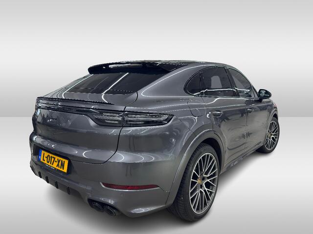 Porsche CAYENNE Coupé 3.0 E-Hybrid / Panoramadak / 360Camera / Head-up / Achterasbesturing / Luchtvering / 22'' / Matrix LED / Softclose / Keyless / Bose / Sportdesign+Chrono / Dodehoek / Luxe Leder / ACC
