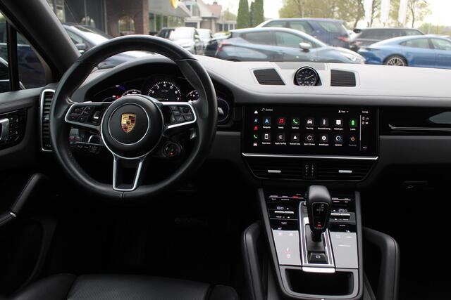 Porsche CAYENNE Coupé 3.0 E-Hybrid / Panoramadak / 360Camera / Head-up / Achterasbesturing / Luchtvering / 22'' / Matrix LED / Softclose / Keyless / Bose / Sportdesign+Chrono / Dodehoek / Luxe Leder / ACC