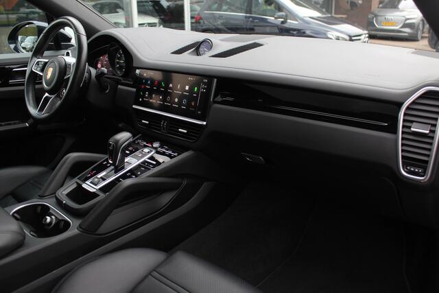 Porsche CAYENNE Coupé 3.0 E-Hybrid / Panoramadak / 360Camera / Head-up / Achterasbesturing / Luchtvering / 22'' / Matrix LED / Softclose / Keyless / Bose / Sportdesign+Chrono / Dodehoek / Luxe Leder / ACC
