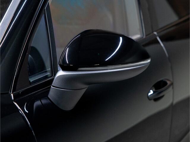 Porsche CAYENNE Coupé 3.0 E-Hybrid | SportDesign | Pano | 18-weg | Luchtvering | BOSE | ACC |