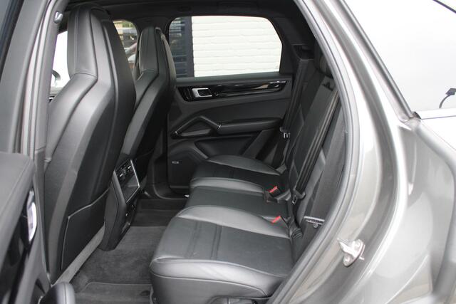 Porsche CAYENNE 3.0 E-Hybrid / Sport-Chrono / Sport-Design / Luchtvering / Bose / Panorama / Vol Opties / NIEUWSTAAT
