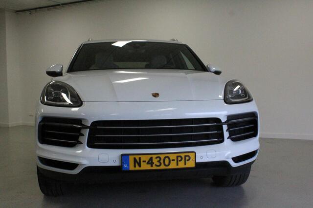 Porsche CAYENNE 3.0 E-Hybrid | NL-AUTO+N.A.P! | CARPLAY | WEGKL-TRHAAK | DAB | LED | CAMERA | SFEER |