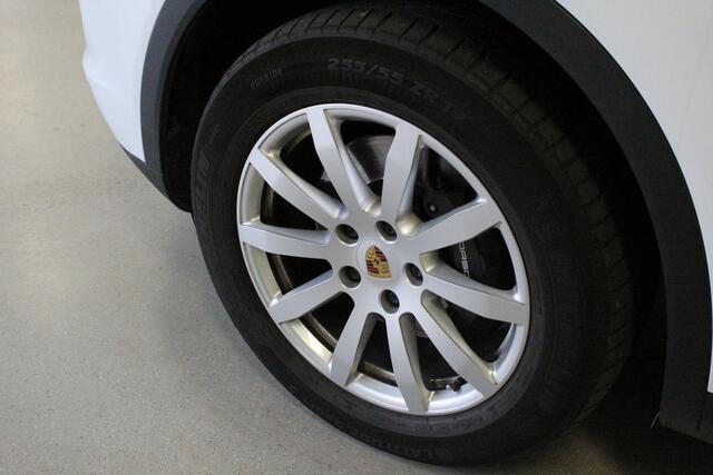 Porsche CAYENNE 3.0 E-Hybrid | NL-AUTO+N.A.P! | CARPLAY | WEGKL-TRHAAK | DAB | LED | CAMERA | SFEER |