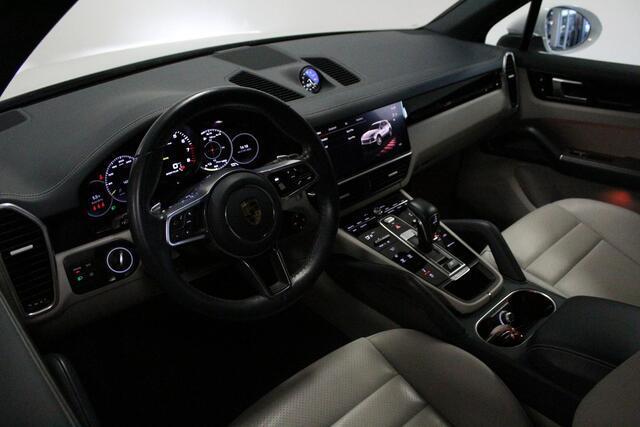 Porsche CAYENNE 3.0 E-Hybrid | NL-AUTO+N.A.P! | CARPLAY | WEGKL-TRHAAK | DAB | LED | CAMERA | SFEER |